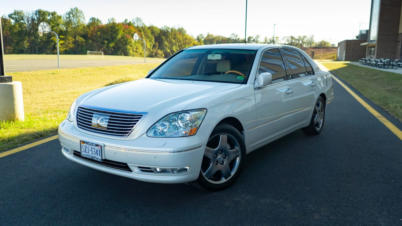 2005 Lexus LS 3rd Gen - Image 16 of 31