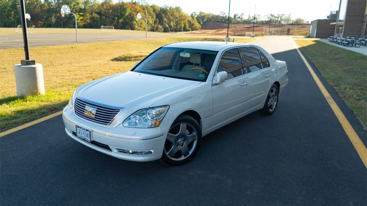2005 Lexus LS 3rd Gen - Image 8 of 31