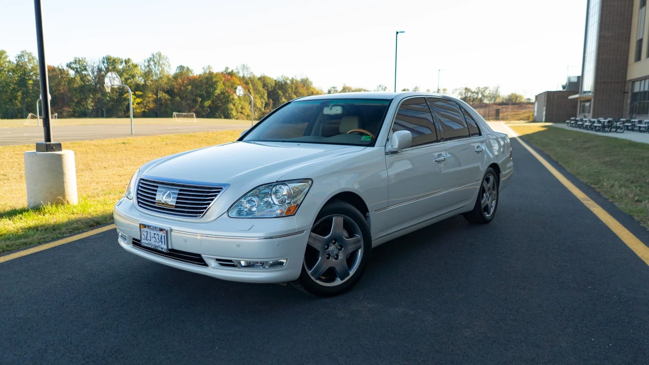 2005 Lexus LS 3rd Gen - Image 7 of 31