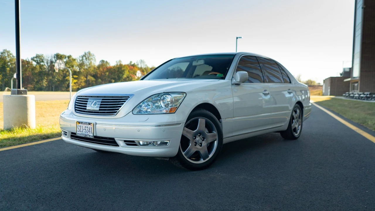2005 Lexus LS 3rd Gen - Image 17 of 31