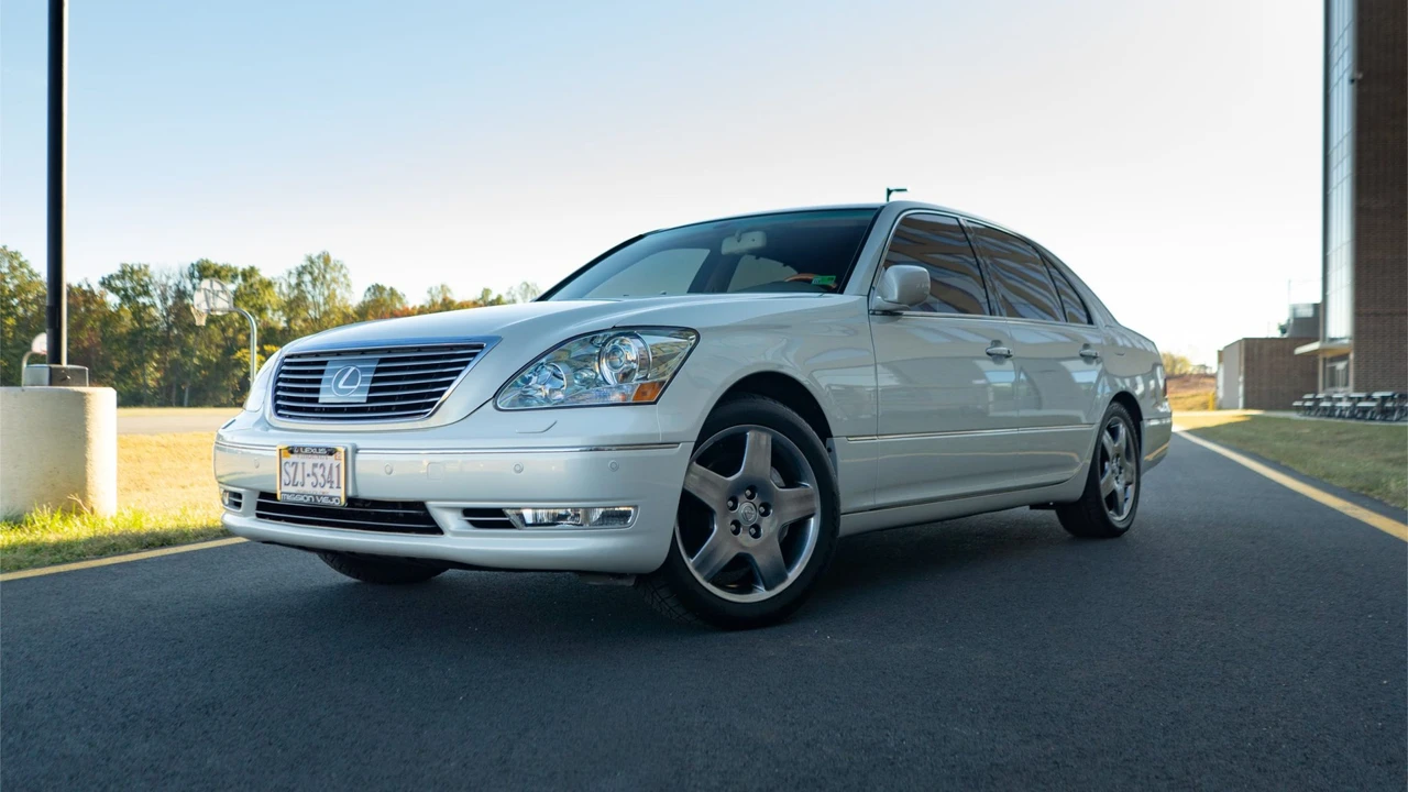 2005 Lexus LS 3rd Gen - Image 14 of 31
