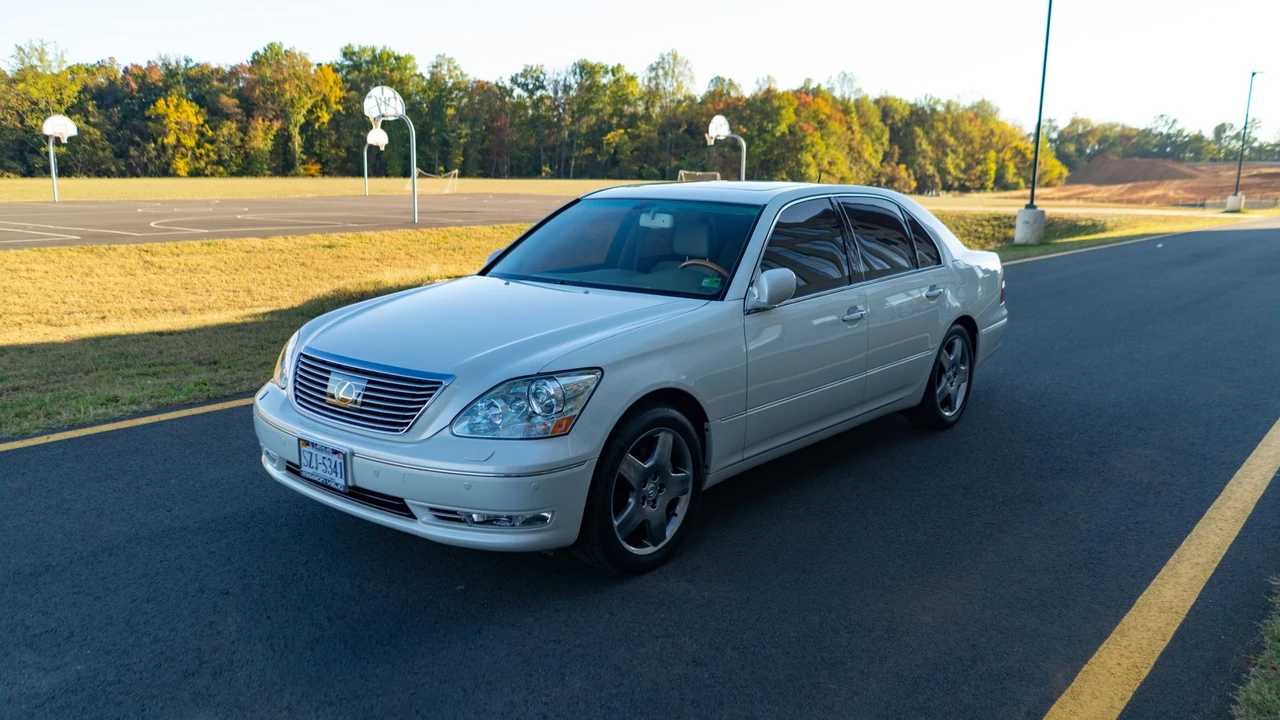 2005 Lexus LS 3rd Gen - Image 13 of 31