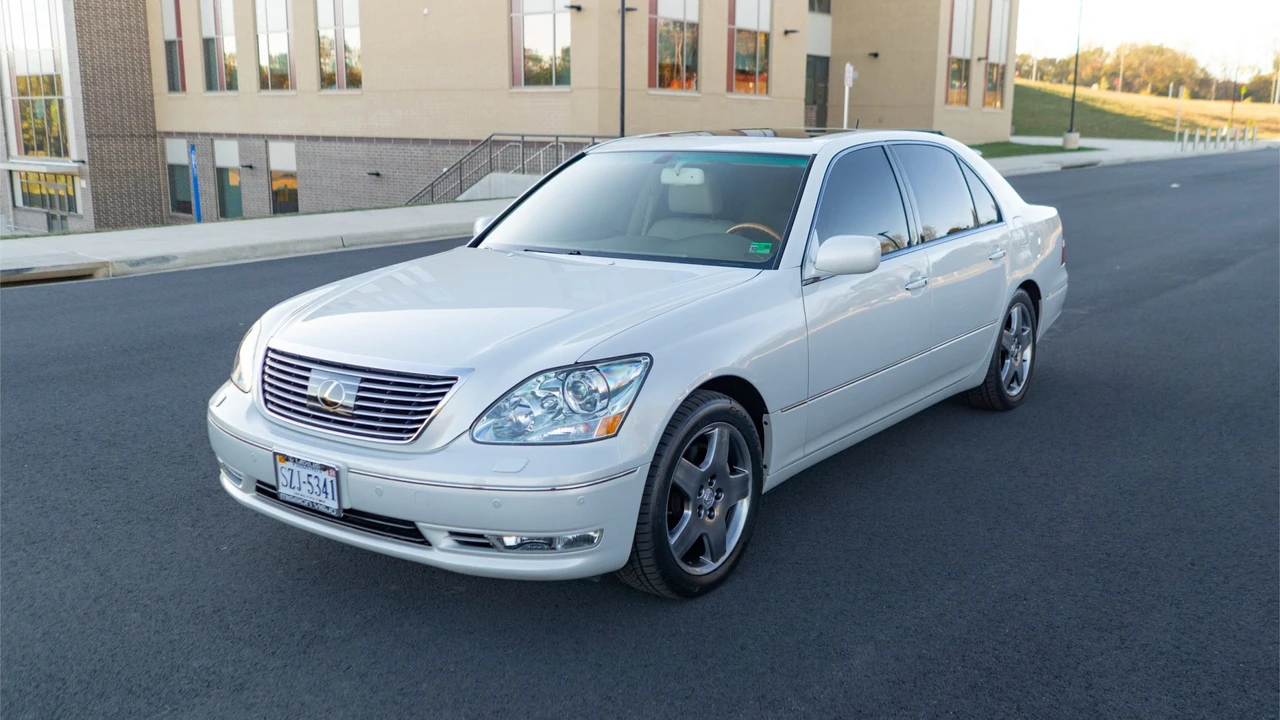 2005 Lexus LS 3rd Gen - Image 22 of 31