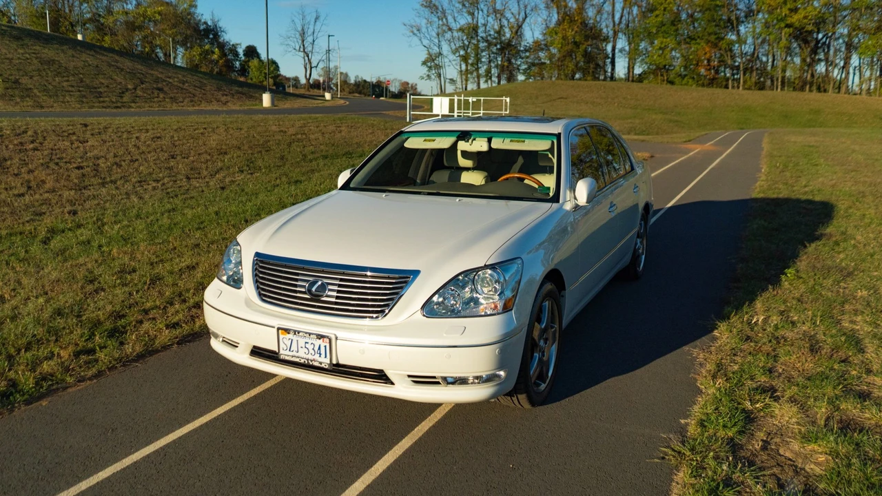 2005 Lexus LS 3rd Gen - Image 28 of 31