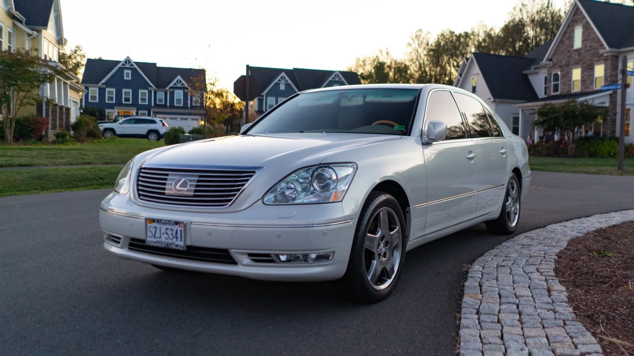 2005 Lexus LS 3rd Gen - Image 12 of 31