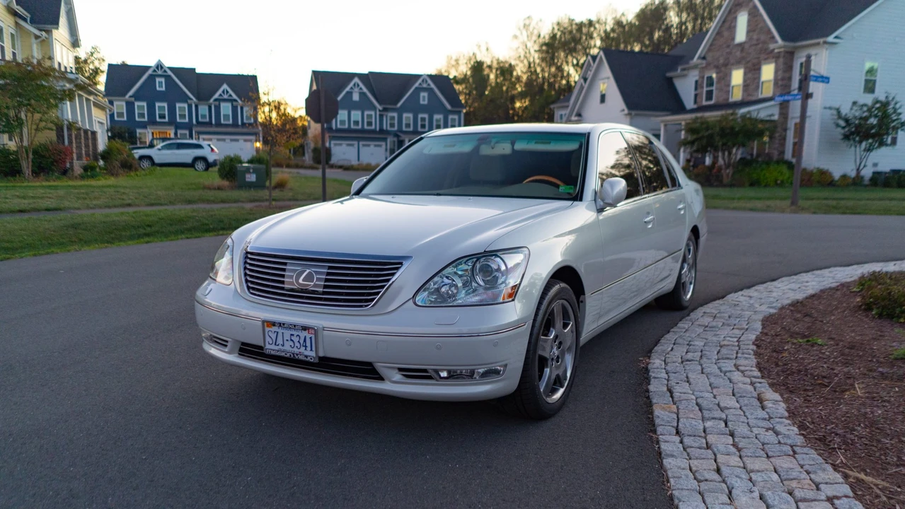 2005 Lexus LS 3rd Gen - Image 27 of 31