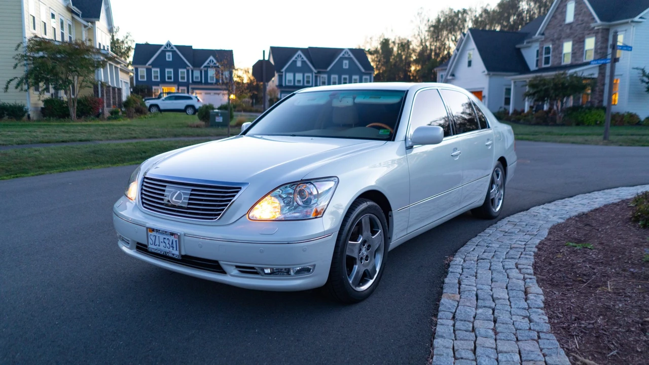 2005 Lexus LS 3rd Gen - Image 9 of 31