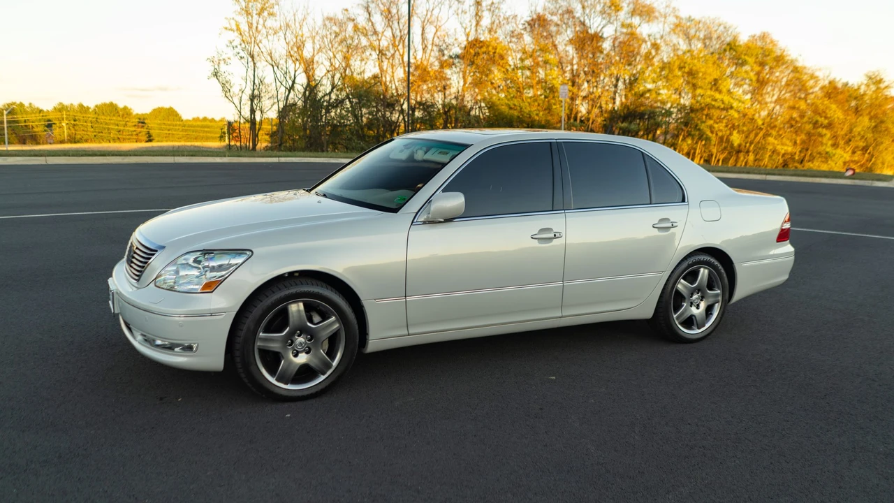 2005 Lexus LS 3rd Gen - Image 3 of 31