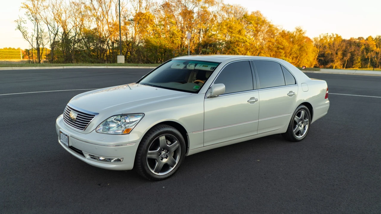 2005 Lexus LS 3rd Gen - Image 4 of 31