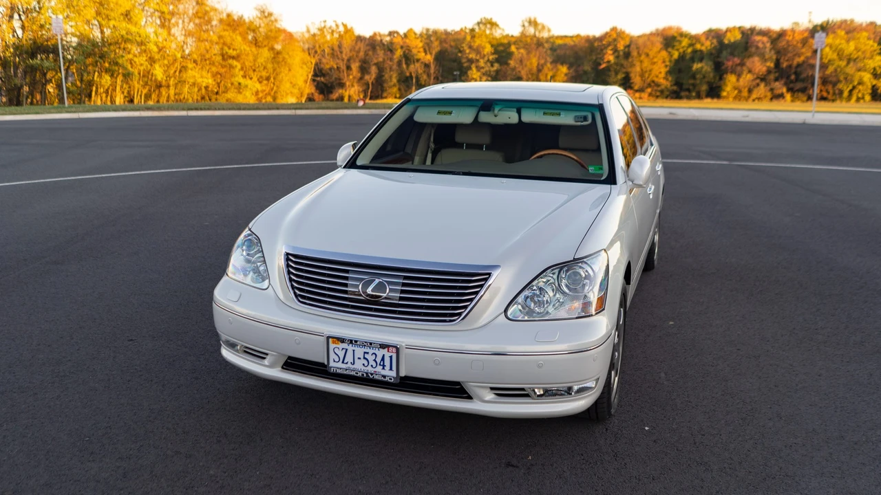 2005 Lexus LS 3rd Gen - Image 29 of 31