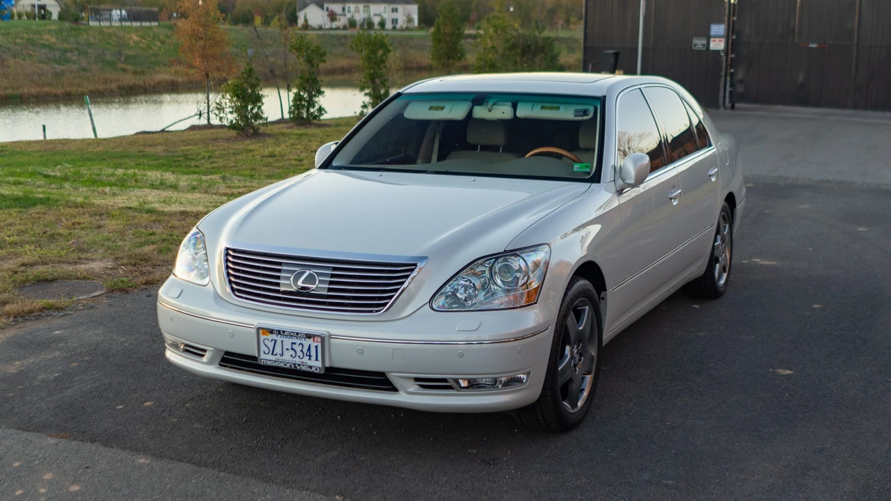 2005 Lexus LS 3rd Gen - Image 26 of 31