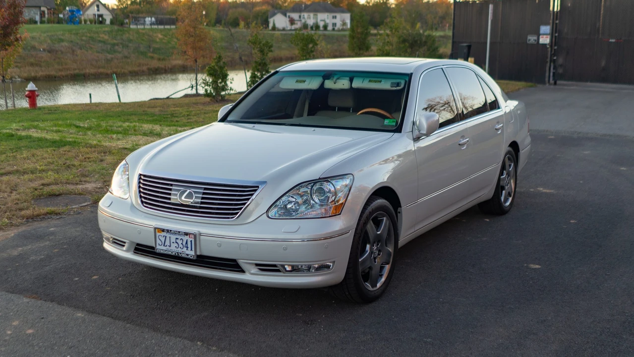 2005 Lexus LS 3rd Gen - Image 21 of 31