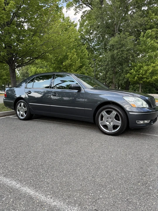 2005 Lexus LS 3rd Gen - Image 7 of 31