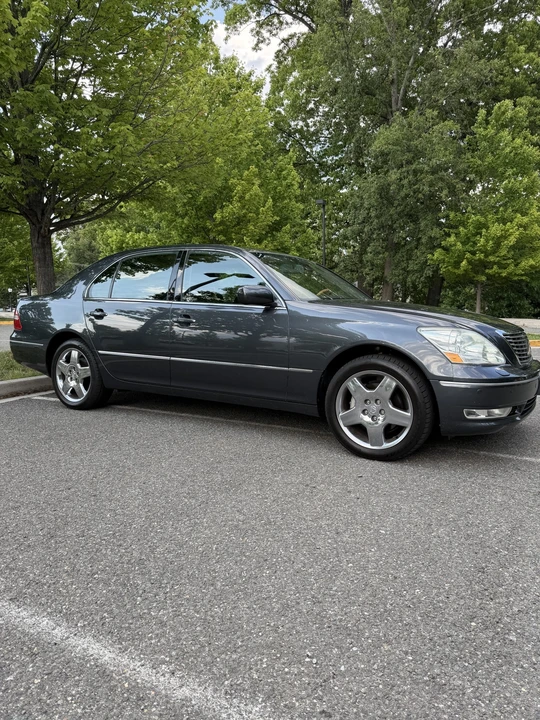 2005 Lexus LS 3rd Gen - Image 8 of 31