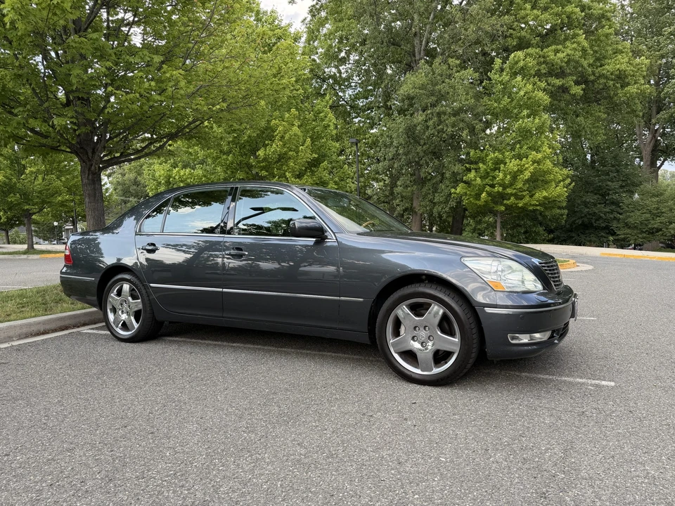 2005 Lexus LS 3rd Gen - Image 9 of 31