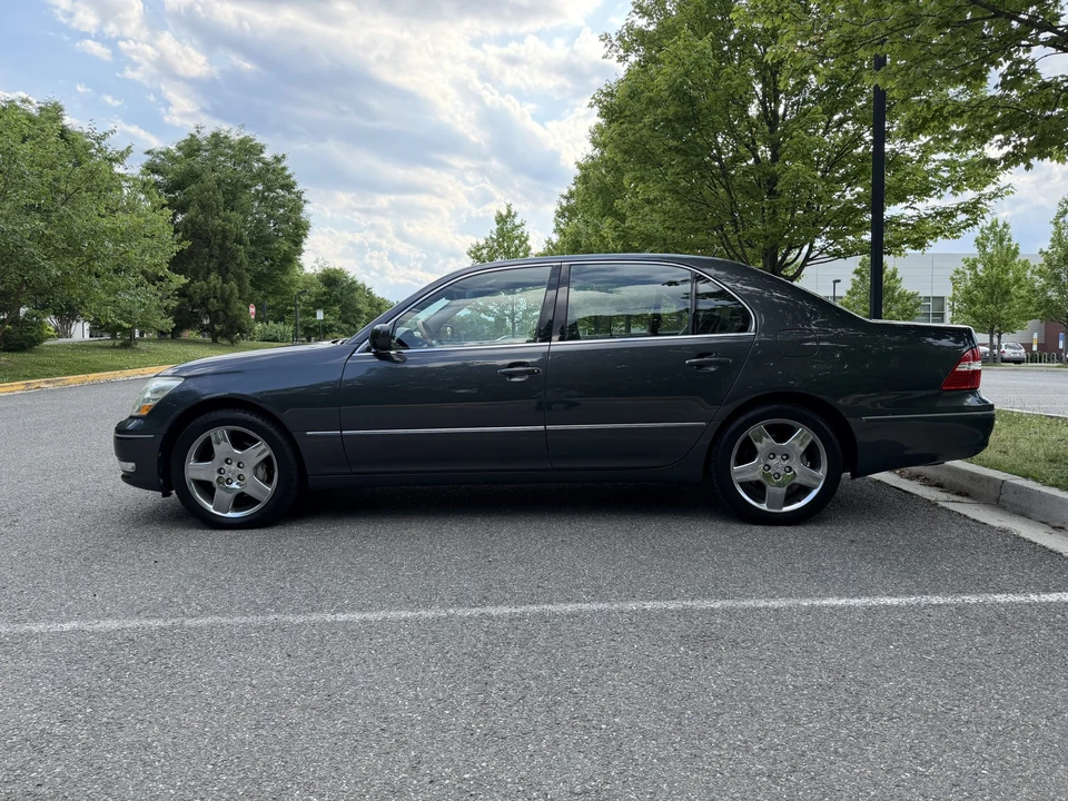 2005 Lexus LS 3rd Gen - Image 3 of 31