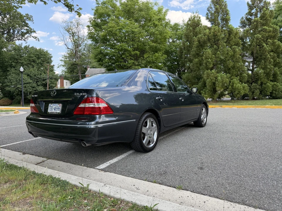 2005 Lexus LS 3rd Gen - Image 15 of 31