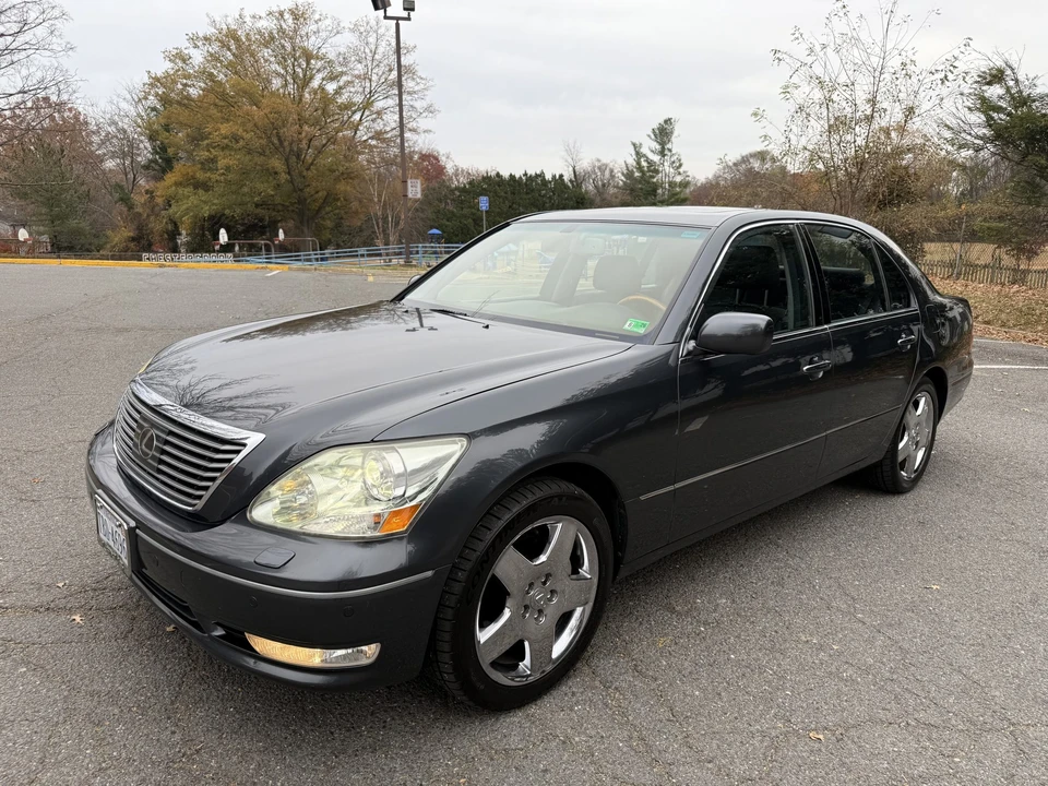 2005 Lexus LS 3rd Gen - Image 23 of 31