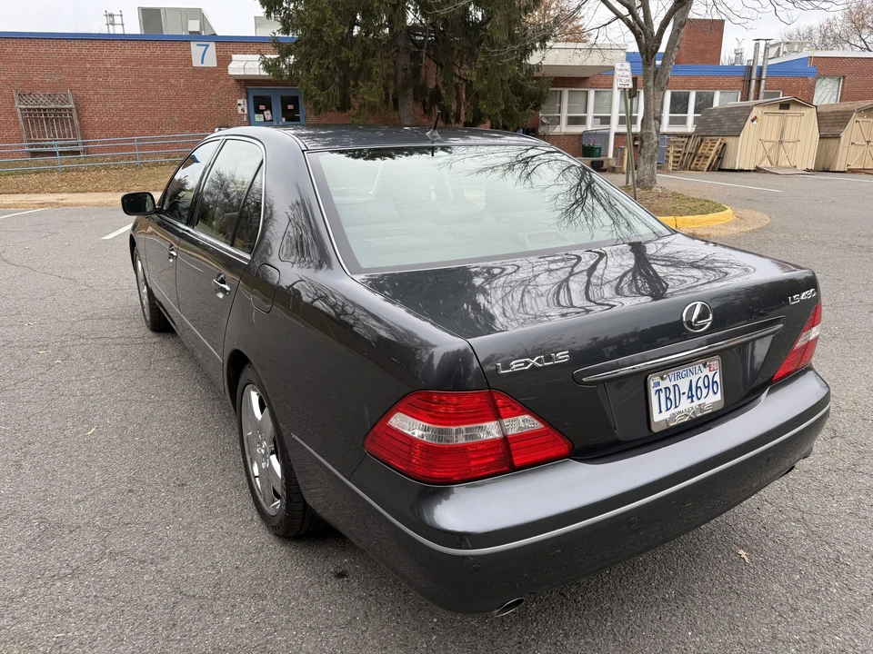 2005 Lexus LS 3rd Gen - Image 28 of 31