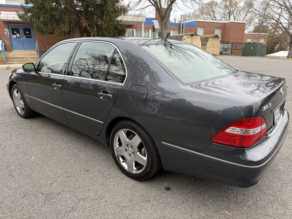 2005 Lexus LS 3rd Gen - Image 26 of 31