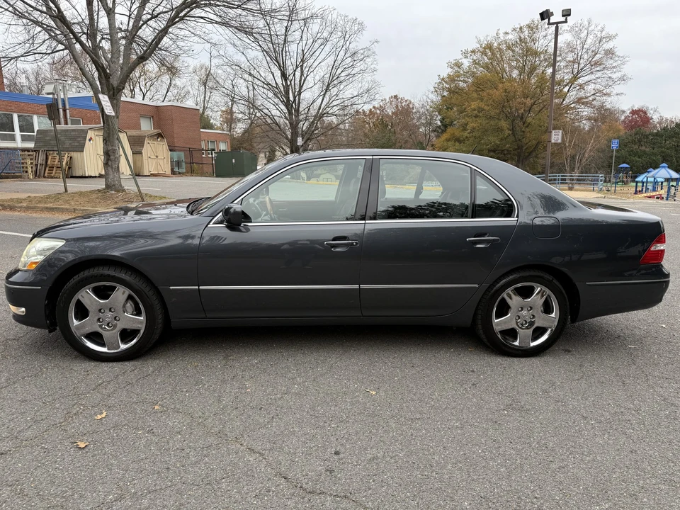 2005 Lexus LS 3rd Gen - Image 25 of 31