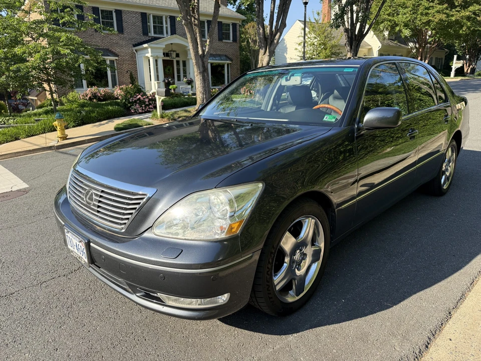 2005 Lexus LS 3rd Gen - Image 10 of 31