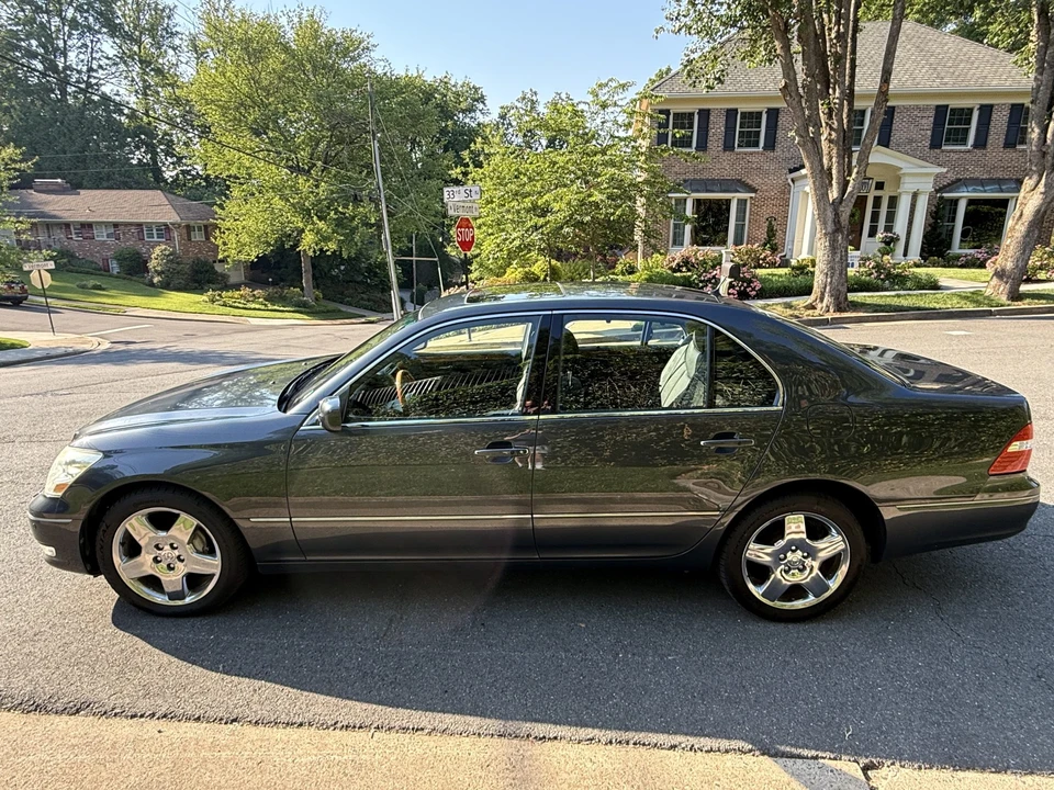 2005 Lexus LS 3rd Gen - Image 11 of 31