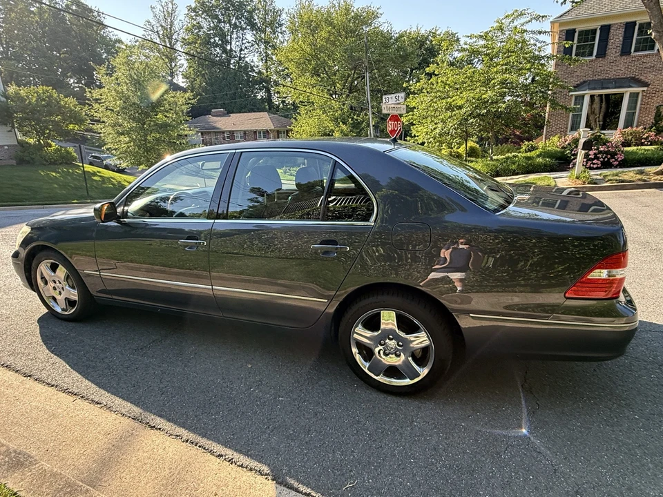 2005 Lexus LS 3rd Gen - Image 12 of 31