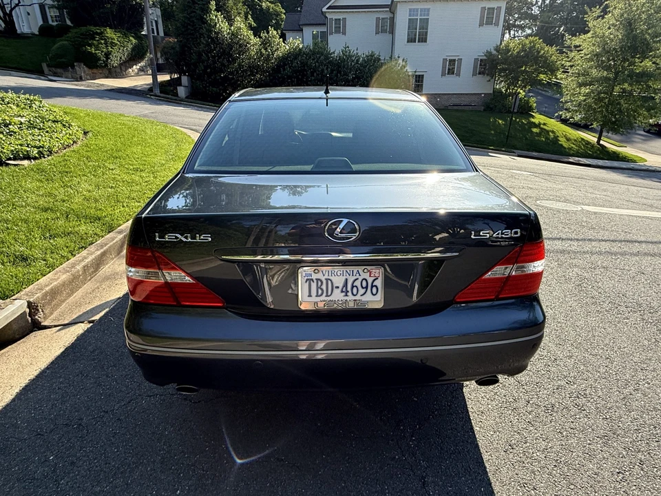2005 Lexus LS 3rd Gen - Image 13 of 31