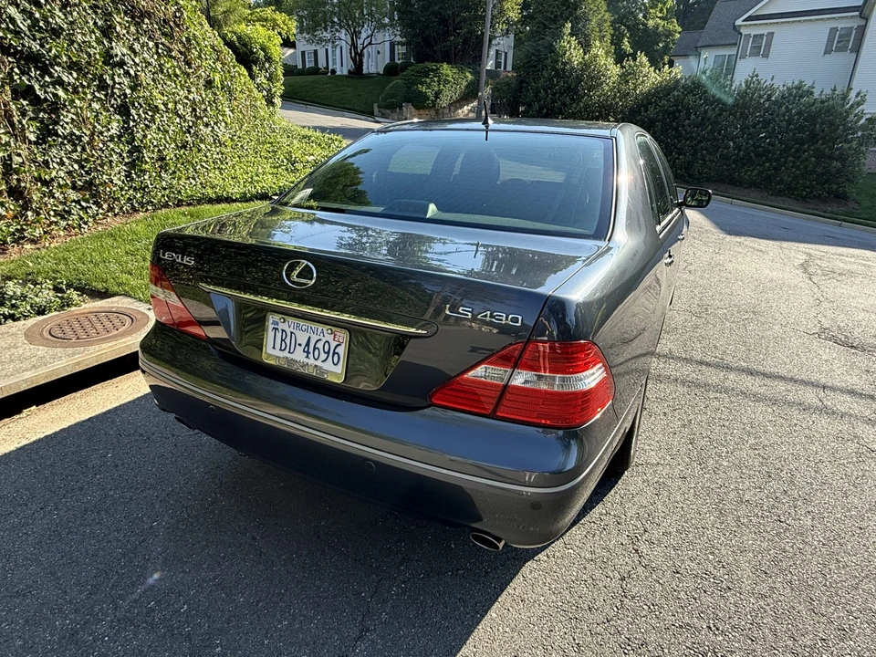 2005 Lexus LS 3rd Gen - Image 14 of 31