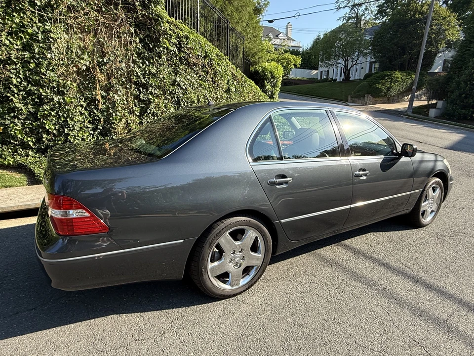 2005 Lexus LS 3rd Gen - Image 16 of 31