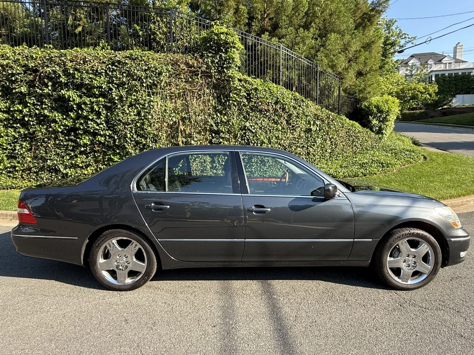 2005 Lexus LS 3rd Gen - Image 17 of 31