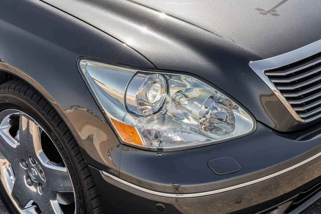 2005 Lexus LS 3rd Gen - Image 12 of 31