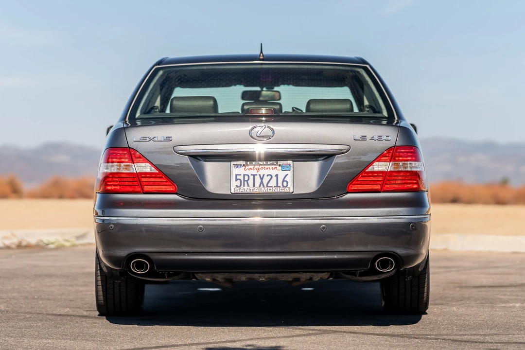 2005 Lexus LS 3rd Gen - Image 8 of 31