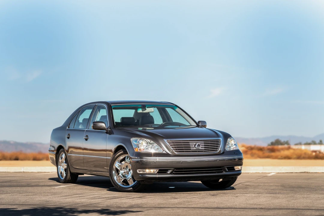 2005 Lexus LS 3rd Gen - Image 4 of 31