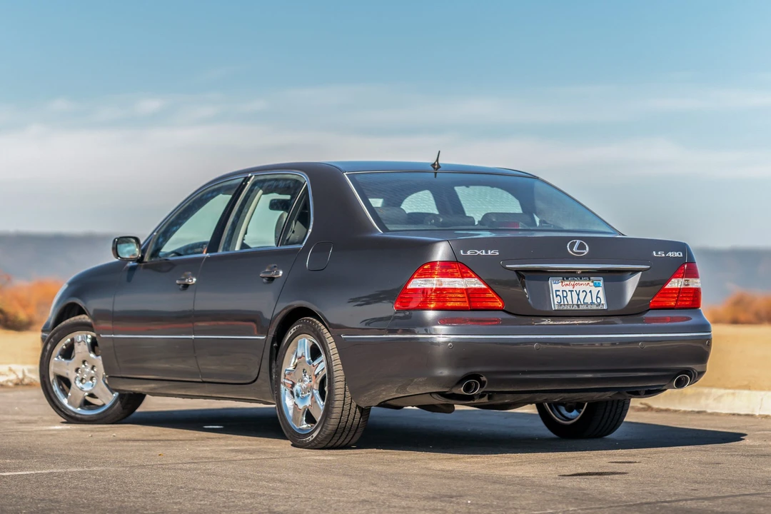 2005 Lexus LS 3rd Gen - Image 9 of 31