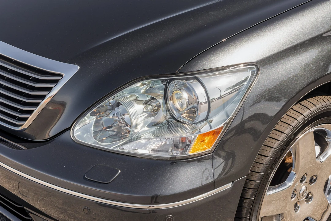 2005 Lexus LS 3rd Gen - Image 11 of 31