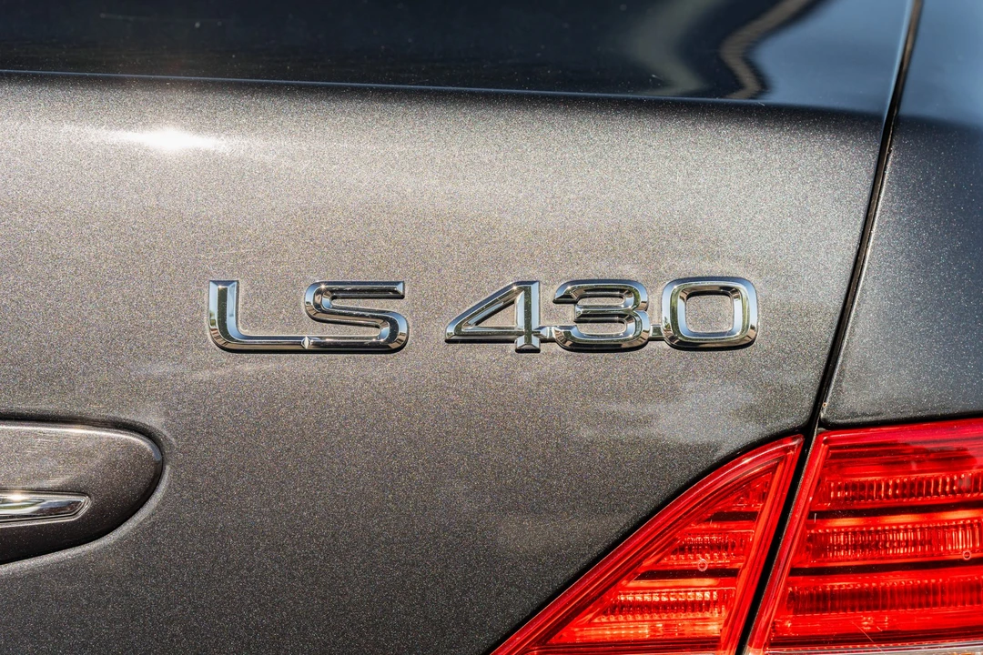 2005 Lexus LS 3rd Gen - Image 20 of 31