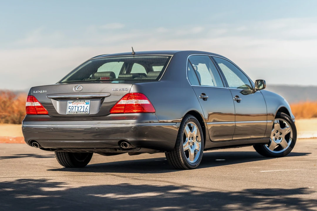 2005 Lexus LS 3rd Gen - Image 7 of 31
