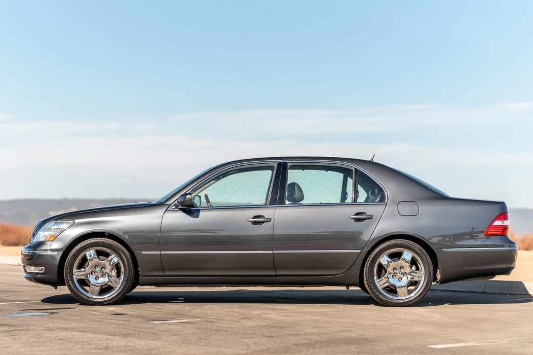 2005 Lexus LS 3rd Gen - Image 10 of 31