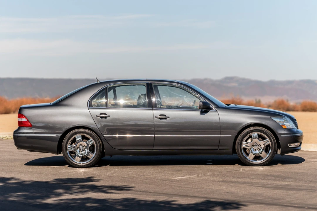 2005 Lexus LS 3rd Gen - Image 6 of 31
