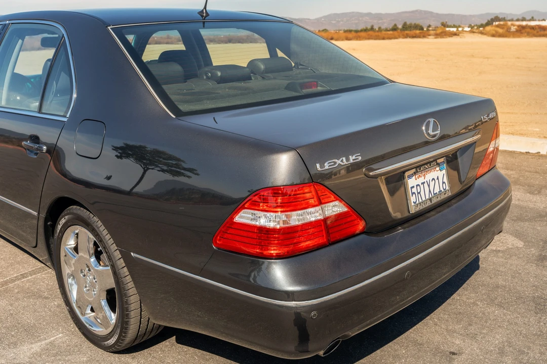 2005 Lexus LS 3rd Gen - Image 26 of 31