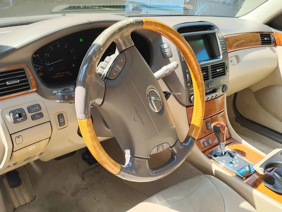 2005 Lexus LS 3rd Gen - Image 6 of 10