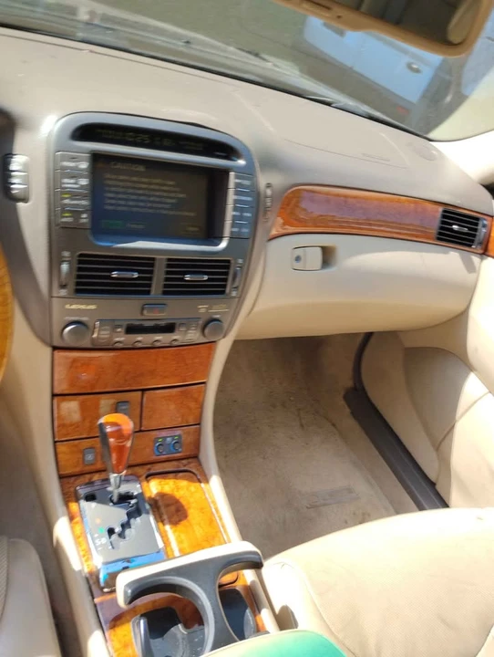 2005 Lexus LS 3rd Gen - Image 4 of 10