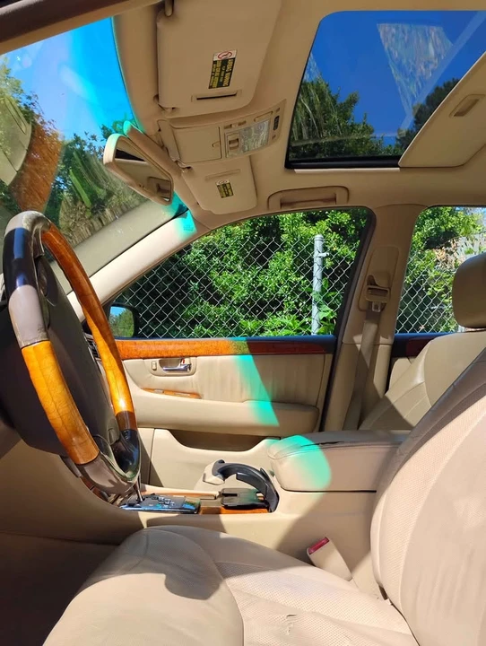 2005 Lexus LS 3rd Gen - Image 3 of 10