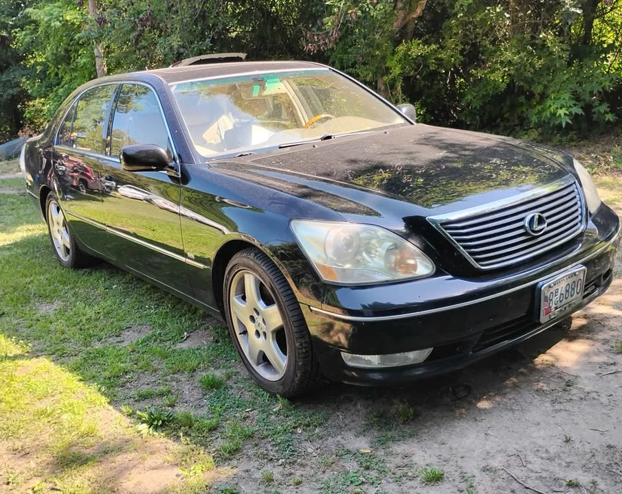2005 Lexus LS 3rd Gen - Image 2 of 10