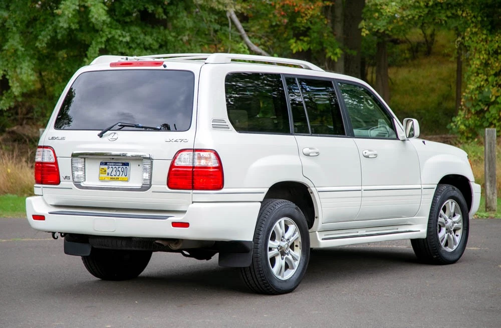 2005 Lexus LX 2nd Gen - Image 3 of 19