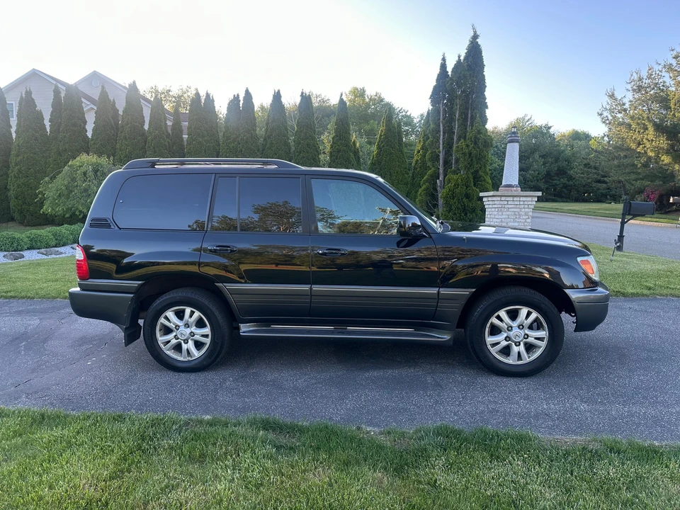 2005 Lexus LX 2nd Gen - Image 14 of 31