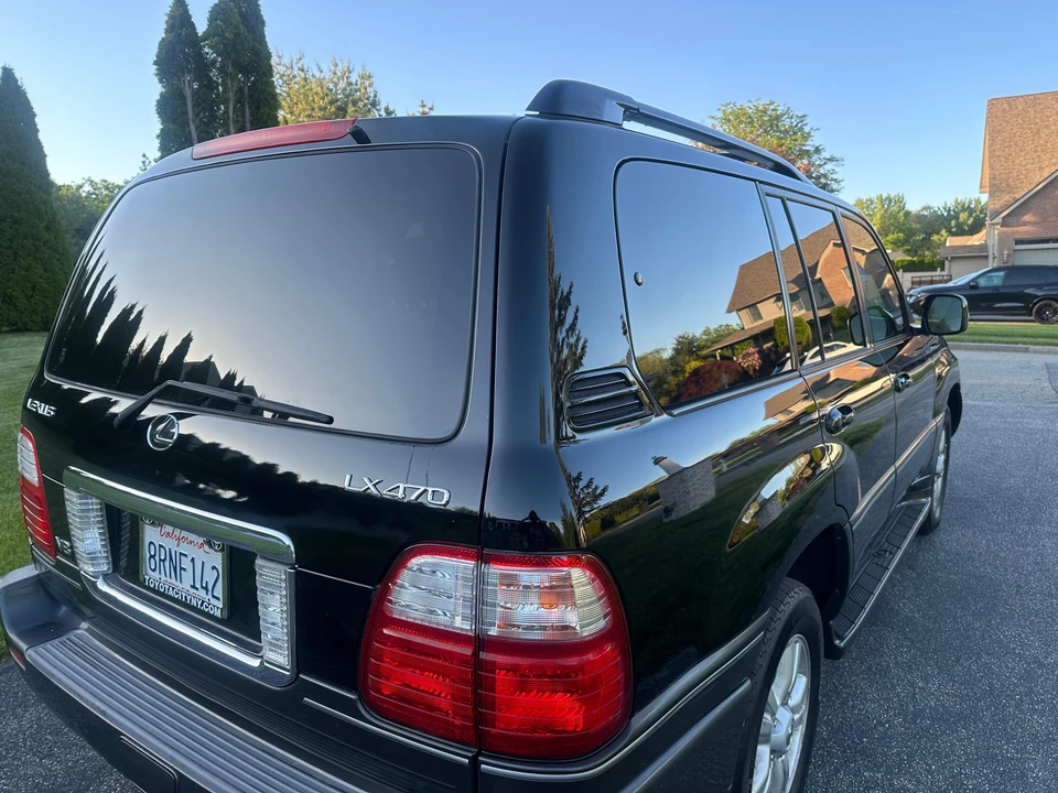 2005 Lexus LX 2nd Gen - Image 27 of 31