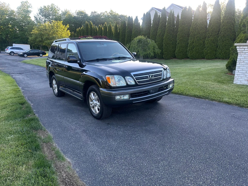 2005 Lexus LX 2nd Gen - Image 16 of 31